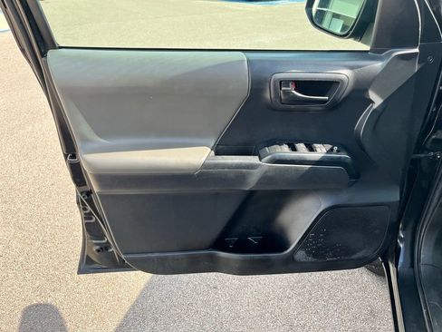 Used 2022 Toyota Tacoma SR AWD/4WD image 11