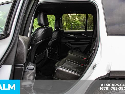 Used 2025 Jeep Grand Cherokee Altitude AWD/4WD image 17