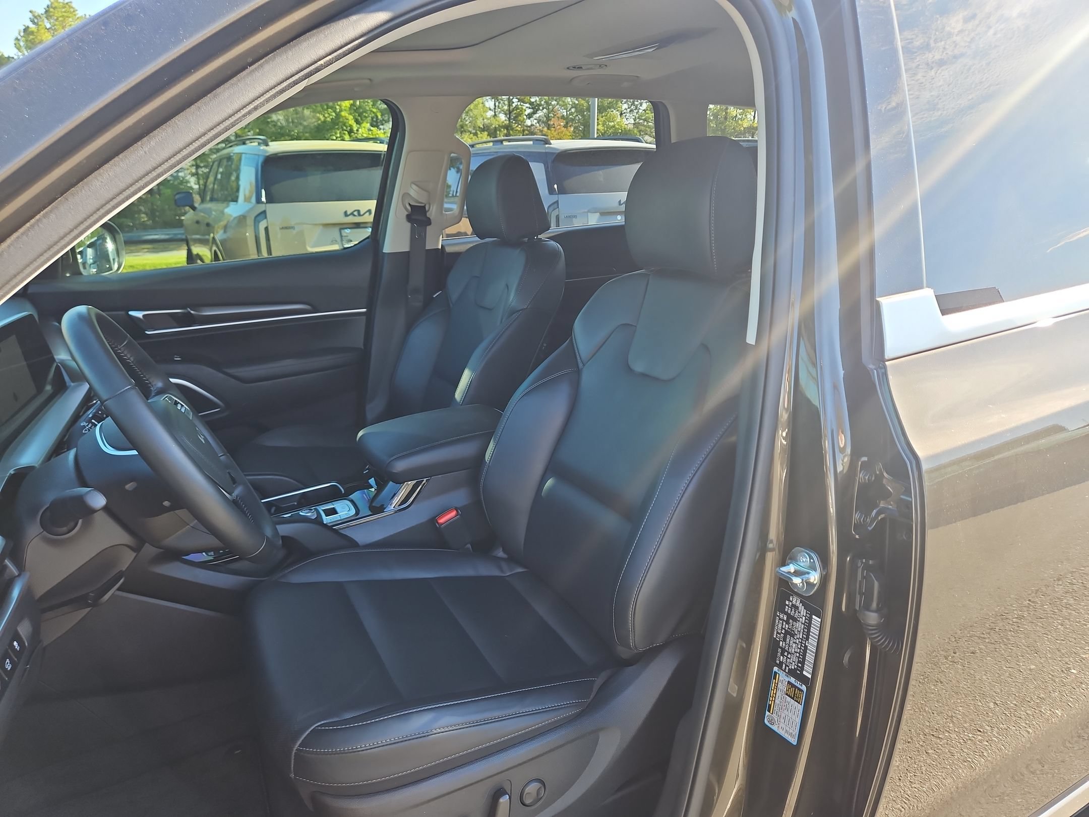 Used 2025 Kia Telluride S FWD image 23