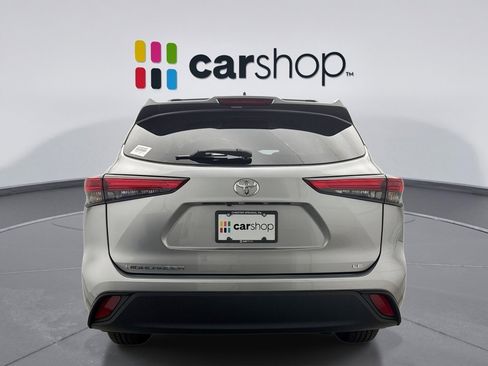 Used 2023 Toyota Highlander LE image 4