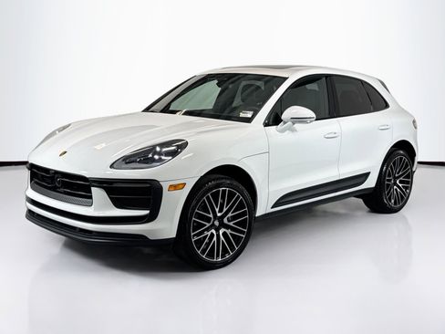 Used 2025 Porsche Macan image 1