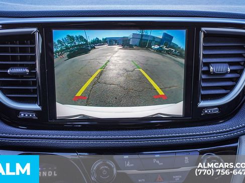 Used 2024 Chrysler Pacifica Select image 40