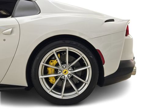 Used 2022 Ferrari 812 GTS image 16