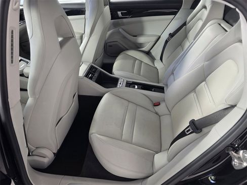 Used 2019 Porsche Panamera 4 image 14
