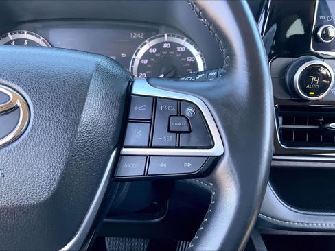 Certified 2024 Toyota Highlander LE image 24