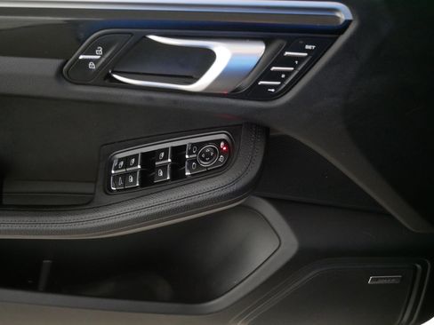 Used 2019 Porsche Macan image 19