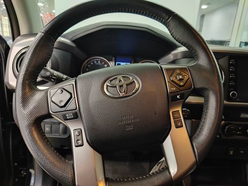 Used 2021 Toyota Tacoma SR5 AWD/4WD image 13