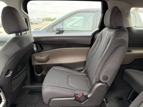 New 2026 Kia Carnival LX FWD image 9