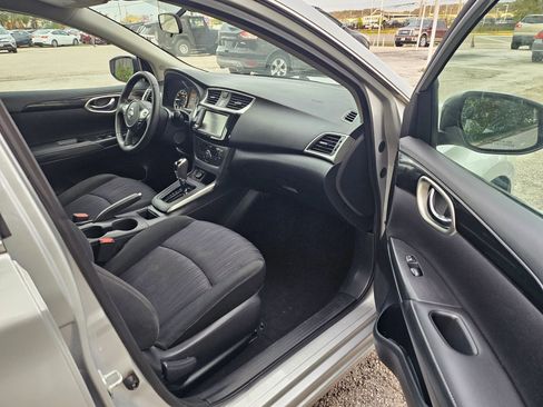 Used 2019 Nissan Sentra SV image 4