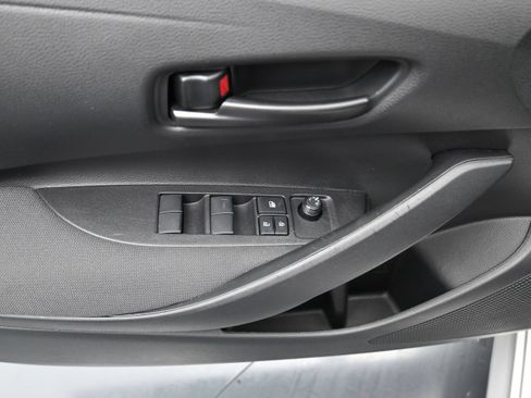 Used 2025 Toyota Corolla LE FWD image 14
