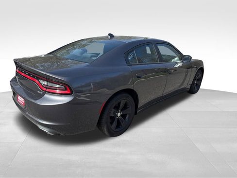 Used 2017 Dodge Charger SXT image 7
