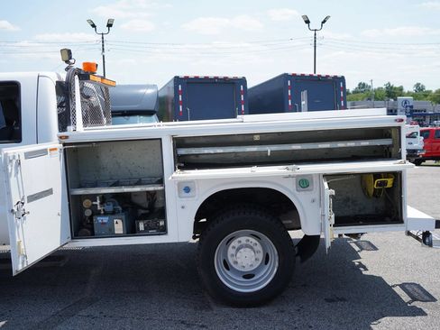 Used 2015 Ford F550 4x4 Crew Cab Super Duty image 12