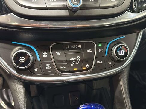Used 2017 Chevrolet Volt Premier w/ Driver Confidence II Package FWD image 30