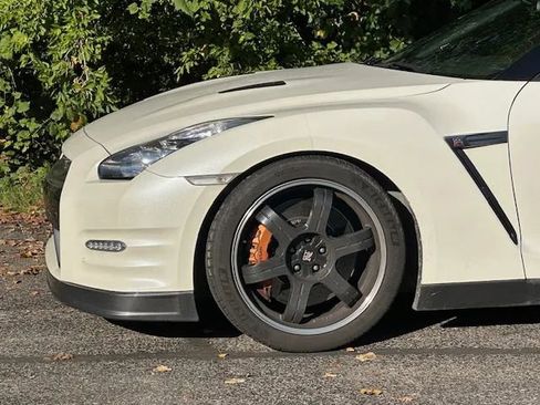 Used 2014 Nissan GT-R Black Edition image 7