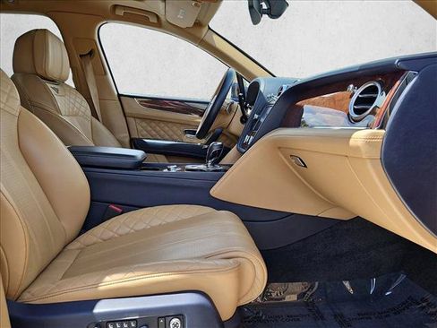 Used 2018 Bentley Bentayga AWD/4WD image 22