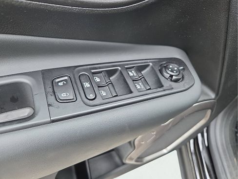 Used 2023 Jeep Renegade Latitude w/ Premium Group AWD/4WD image 15