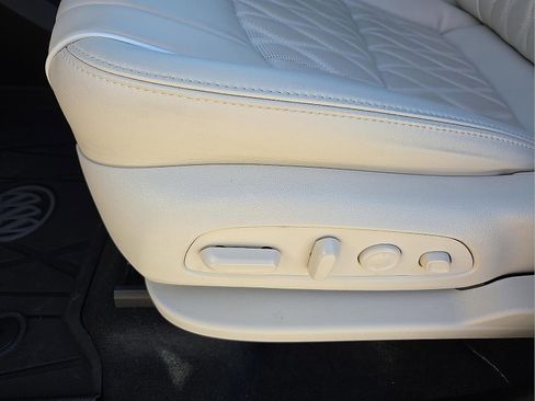 Used 2024 Buick Enclave Avenir w/ Avenir Technology Package image 15