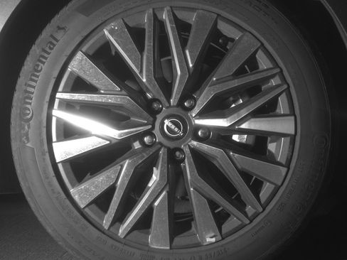 Used 2025 Nissan Altima 2.5 SV FWD image 13