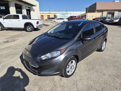 Used 2018 Ford Fiesta SE image 1