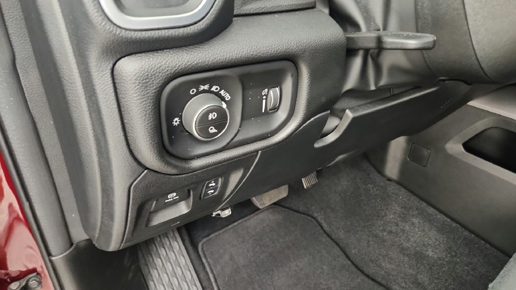 Used 2025 RAM 1500 Big Horn RWD image 33
