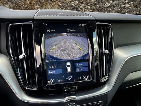 Used 2019 Volvo XC60 T6 Momentum w/ Multimedia Package image 19