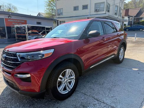 Used 2021 Ford Explorer XLT w/ Equipment Group 202A AWD/4WD image 22