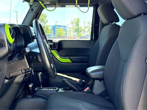 Used 2016 Jeep Wrangler Sport w/ Connectivity Group AWD/4WD image 10