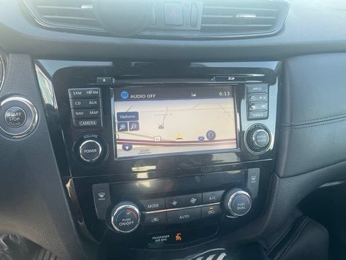 Used 2017 Nissan Rogue SL w/ SL Premium Package AWD/4WD image 3