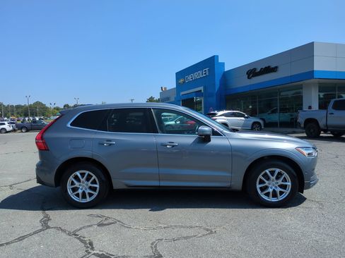 Used 2019 Volvo XC60 T5 Momentum w/ Multimedia Package AWD/4WD image 6