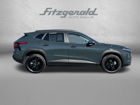 Used 2025 Chevrolet Trax LT image 3