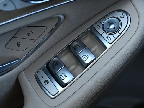 Used 2019 Mercedes-Benz GLC 300 4MATIC image 24