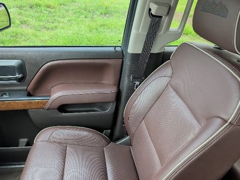 Used 2015 Chevrolet Silverado 1500 High Country w/ High Country Premium Package AWD/4WD image 21