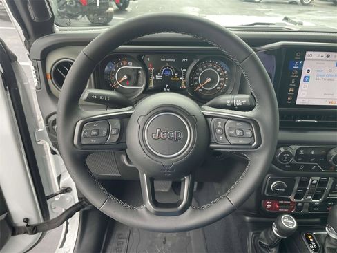 New 2025 Jeep Gladiator Mojave w/ Convenience Group image 34