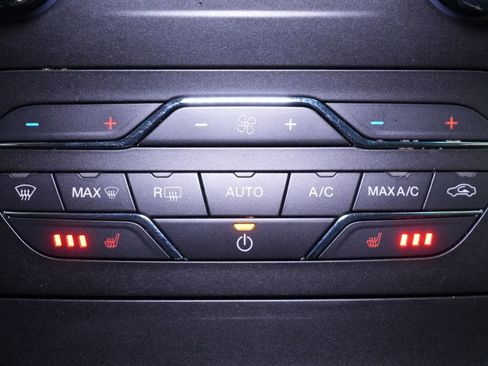 Used 2020 Ford Edge SEL w/ Cold Weather Package image 34