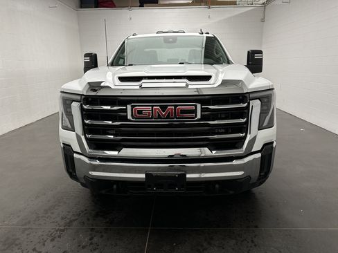 Used 2024 GMC Sierra 3500 SLE w/ SLE Value Package AWD/4WD image 3
