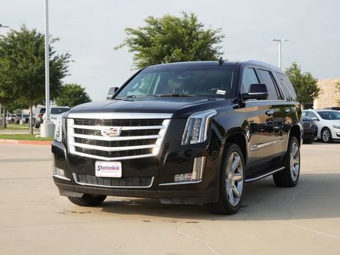 Used 2018 Cadillac Escalade Luxury RWD image 3