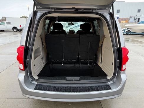 Used 2016 Dodge Grand Caravan SE image 25