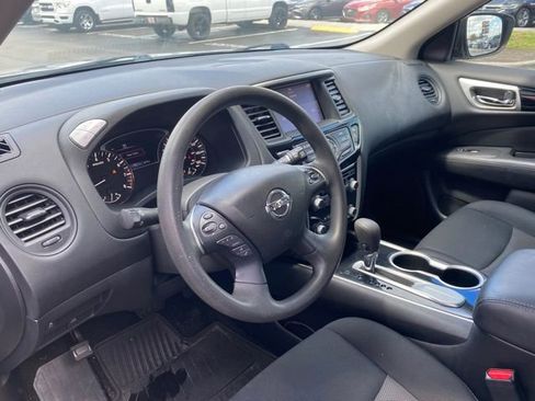 Used 2018 Nissan Pathfinder S image 16
