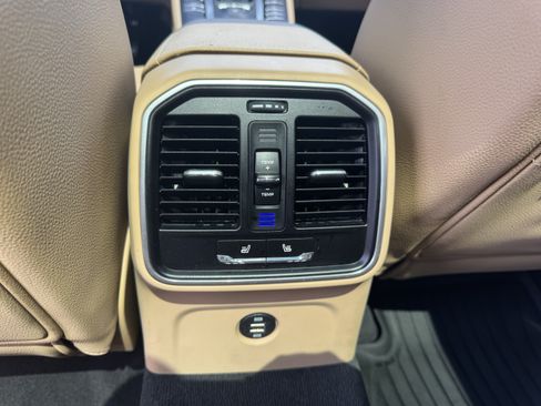 Used 2018 Porsche Macan AWD/4WD image 26