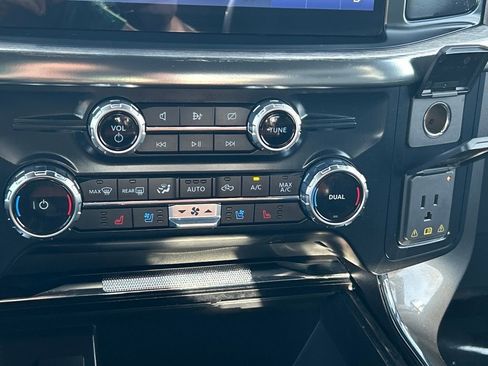 Used 2022 Ford F150 Lariat w/ Max Trailer Tow Package image 18