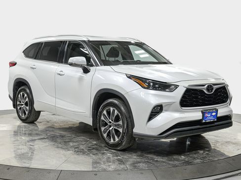 Used 2022 Toyota Highlander XLE image 9