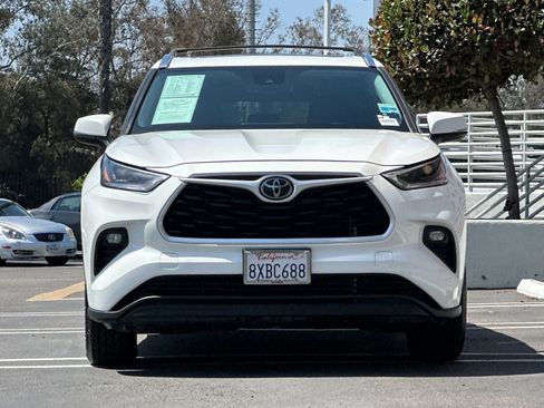 Used 2021 Toyota Highlander XLE AWD/4WD image 8