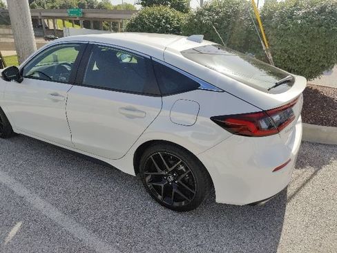 Used 2023 Honda Civic Sport Touring image 6