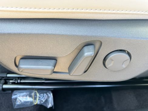 New 2025 Kia Niro EX image 18