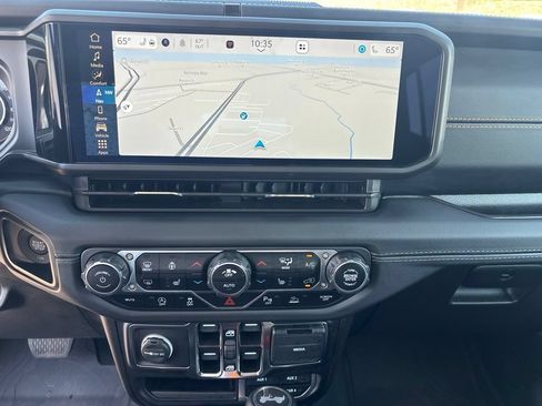 Used 2024 Jeep Wrangler Unlimited Sahara w/ Technology Group AWD/4WD image 15