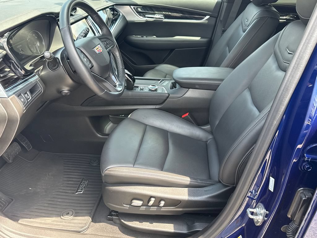 Certified 2025 Cadillac XT6 Premium Luxury FWD image 9