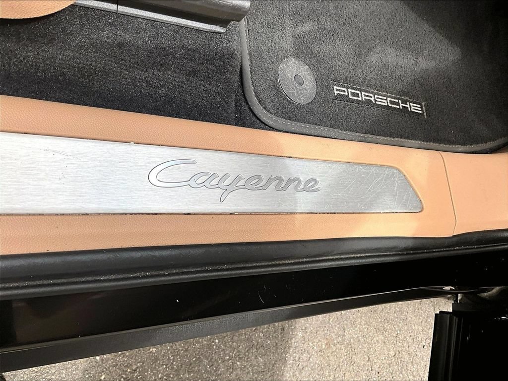 Certified 2023 Porsche Cayenne AWD/4WD image 34