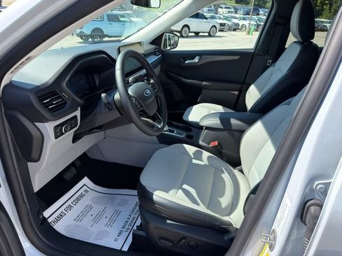 Used 2025 Ford Escape SE FWD image 14