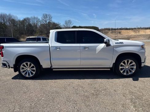 Used 2020 Chevrolet Silverado 1500 High Country w/ Technology Package AWD/4WD image 4