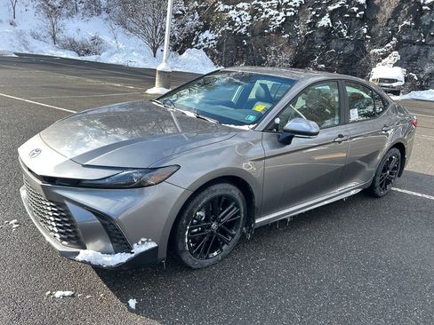 New 2026 Toyota Camry SE image 1